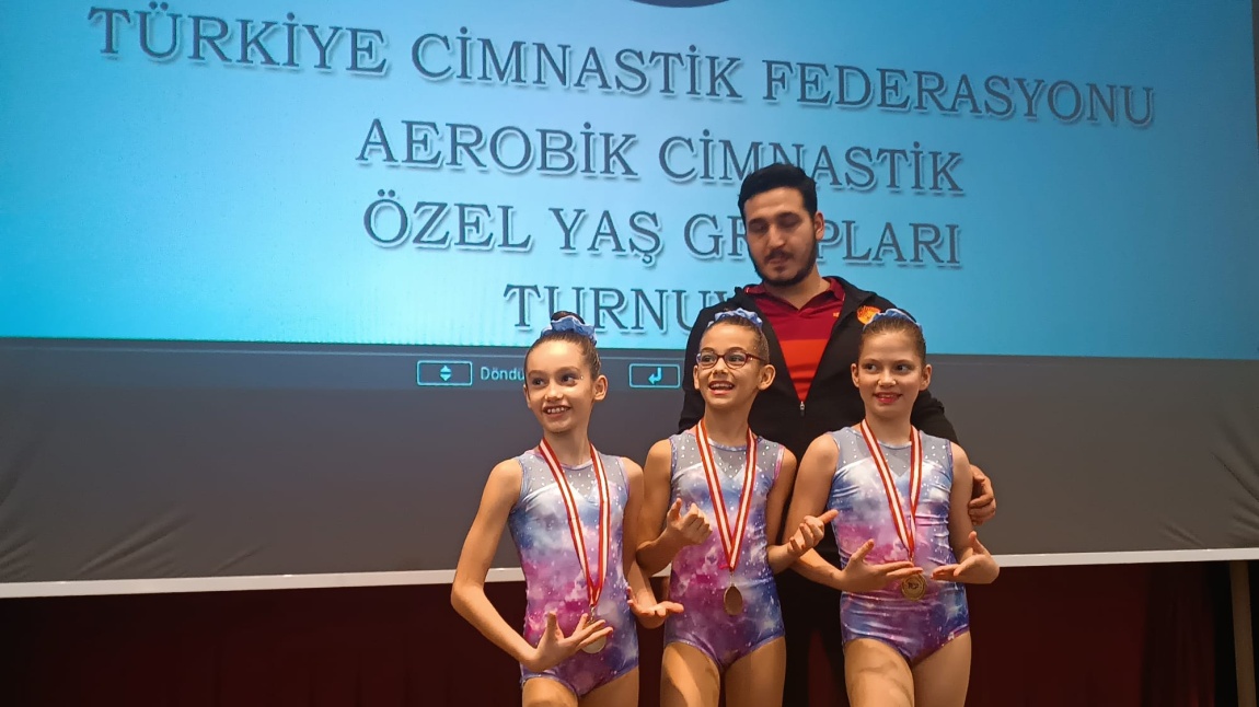 Öğrencimiz Berrak Çizmeci Cimnastik'te Türkiye Üçüncüsü
