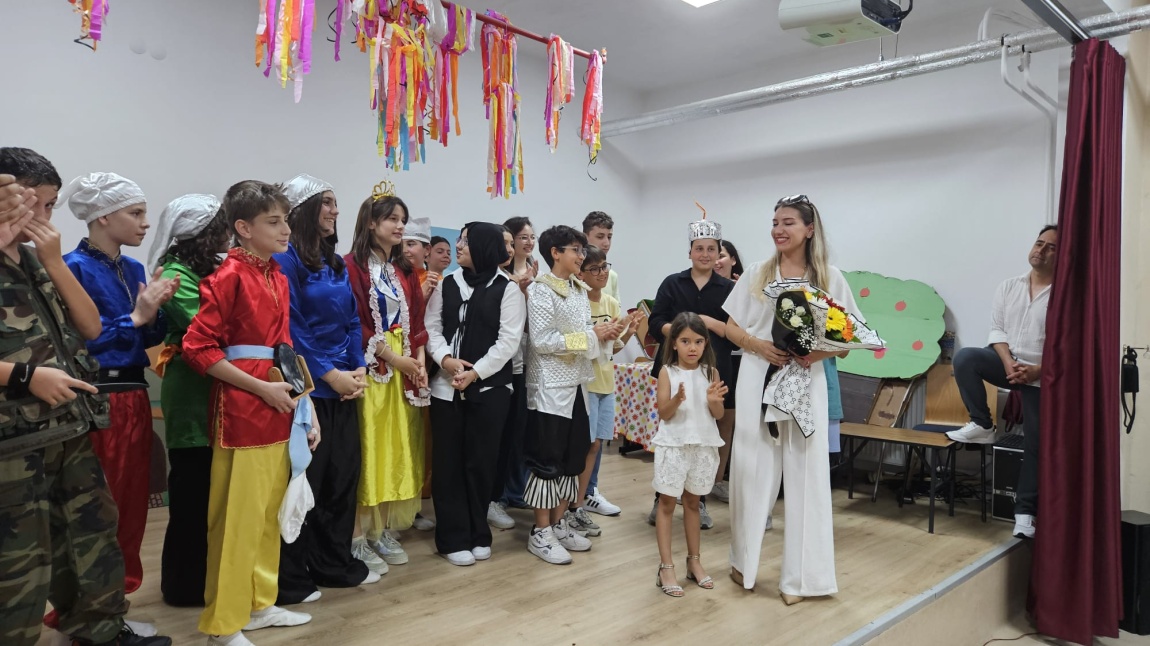 İngilizce oyunumuz sahnede